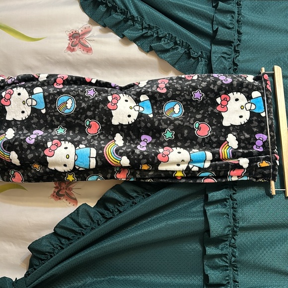 Hello Kitty Blanket - Picture 5 of 5